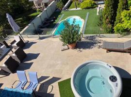 White villa, hotel u gradu Estergom
