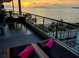 Splendid sea view, great location!