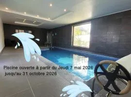 Le gite du chtihameau avec piscine intérieure privative, selon date