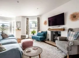 Beachfront escape with garden by Exmouth sands