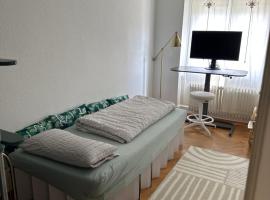 Private Room Basel - 8 min walk to Basel SBB station - Garden Access, Hotel in Basel