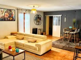 Maison 120m2 avec Piscine Spa et jardin idéal familles et professionnels