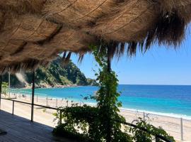 Oasis on the Beach, hotel di Himare