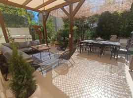 BugenVila , Central 3BR Home with Garden & BBQ, Hotel in Novalja