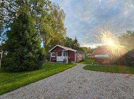 Cabin with big garden and parking、エレブルーのホテル
