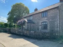 Cynynion Uchaf Farmhouse - 18th Century, Welsh Borders, Breathtaking Views