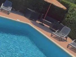 Chalet dans domaine privé, calme piscine
