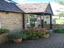 Quiet Rural Barn Stay Near Cotswolds Pubs Walks - Pass the Keys