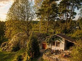 Hidden Rock Cottage - Romantic reatreat and hot tub