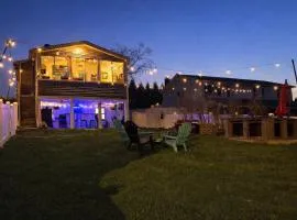 Brand New Lakeview Suite, Hot Tub and 4 Parking Spots