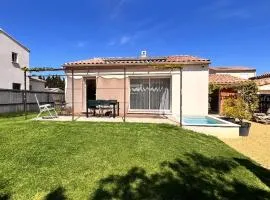 Quiet house with pool, terrace, 6 people, Orange