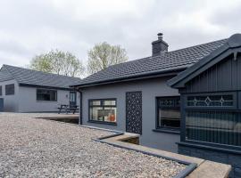 Luxury Spacious Home Comfort Style And Space, ξενοδοχείο σε Cefn-coed-y-cymmer