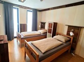 STAY Kanalhaus - Zentral, 3 Schlafzimmer, Einzelbetten, self check-in, 3 Parkplätze, WLAN