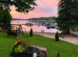 Little Hawk Resort & Marina – hotel w mieście Algonquin Highlands