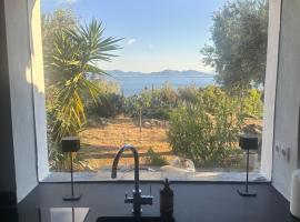 Haus im Olivenhain direkt am Meer – hotel w mieście Afissos