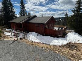 Koselig hytte med bra solforhold på Skeikampen, Hotel in Svingvoll