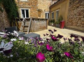 Maison de Village 4 chambres, hotelli kohteessa Sabran