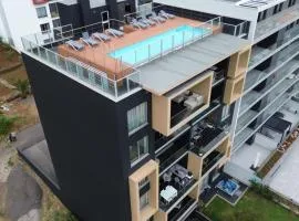 Madeira Mar - Seaview- Top Floor Apartment with Rooftop Pool