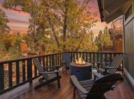 Closer to the Stars Cabin with Fire Pit, hotelli kohteessa Sugarloaf
