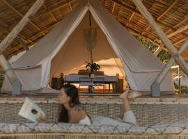 Glamping at Kalumo Lodge - Tent 2, hotel sa Oslob