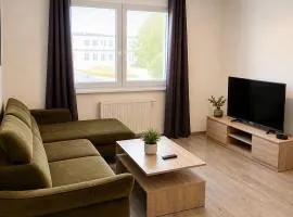 Apartmán centrum BB s balkónom a parkovaním