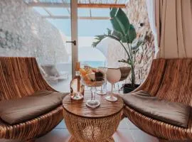 Delfini beach hotel & suites