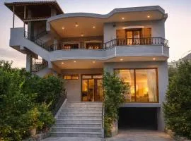 Villa Ekluxe