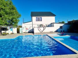 Laguna House next to Pool at Bazaleti Lake, hotel a Bazalet'i