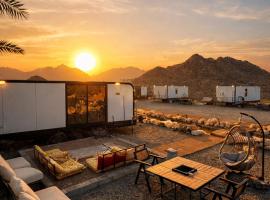 The Out Resort, hotel em Sinādil