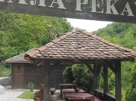 Mala reka- prijatan ambijent sa restoranom i smeštajem jedinicama u mirnom delu Boranje, udaljen 4km od centra Krupnja