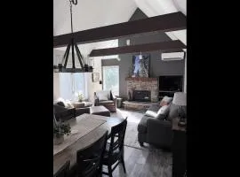 Haney Hideaway Warm and Welcoming Peek N Peak Condo Close to Lift 8 Sleeps 10
