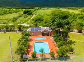 Palm Serenity- Gated Pool Home in Portmore