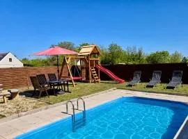 Happy Garden House - Pool, Playground & Family Fun