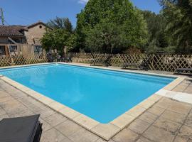 Gîte avec piscine & Spa - La Sacristie, khách sạn ở Graulhet