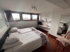 Breeze Guest House, отель в городе Бутл