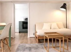 Stylish Central Brighton Two Bedroom Family Apartment - Walk to Beach