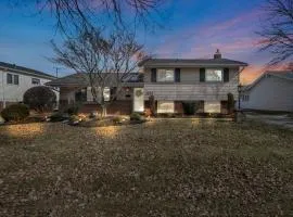 Fenced backyard Pets OK 3 Bd 3 Ba