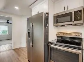 Charming Walkable Attic Bungalow near Lake Eola