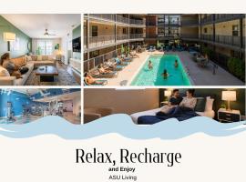 Stylish ASU Condo w Pool Gym Balcony and Parking, hotel di Tempe