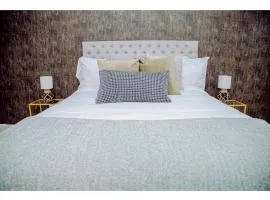 The Cambridge Haven Luxury 2BR Townhouse Private Entry MIT Kendall Sq