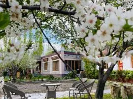 The Kesar Guest House Sumoor