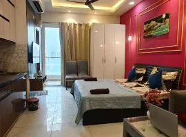 The Forest Stays-Luxury Studio Apartment In Noida