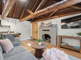 Charming Fully Renovated Log Cabin, 2 miles to Yosemite South Gate!!!