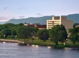 Radisson Hotel La Crosse، فندق في لا كروس