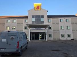 Super 8 by Wyndham Estevan, готель у місті Estevan