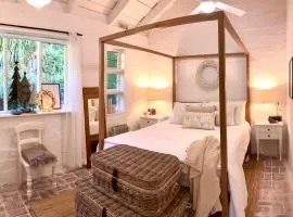ONE WEE COTTAGE Bring your dog and enjoy a cosy romantic winter fireside stay