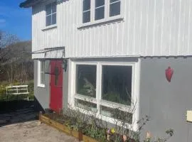 Havsnära lägenhet på gård