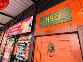 SUNZI BOUTIQUE HOSTEL : ซันซิ บูทีค โฮสเทล, отель в городе Бетонг