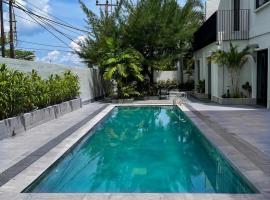 ONYX HOTEL & VILLA, hotel di Tanjunguban