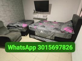 Apartamento vacacional en Medellín central privado y tranquilo, hotel in Medellín